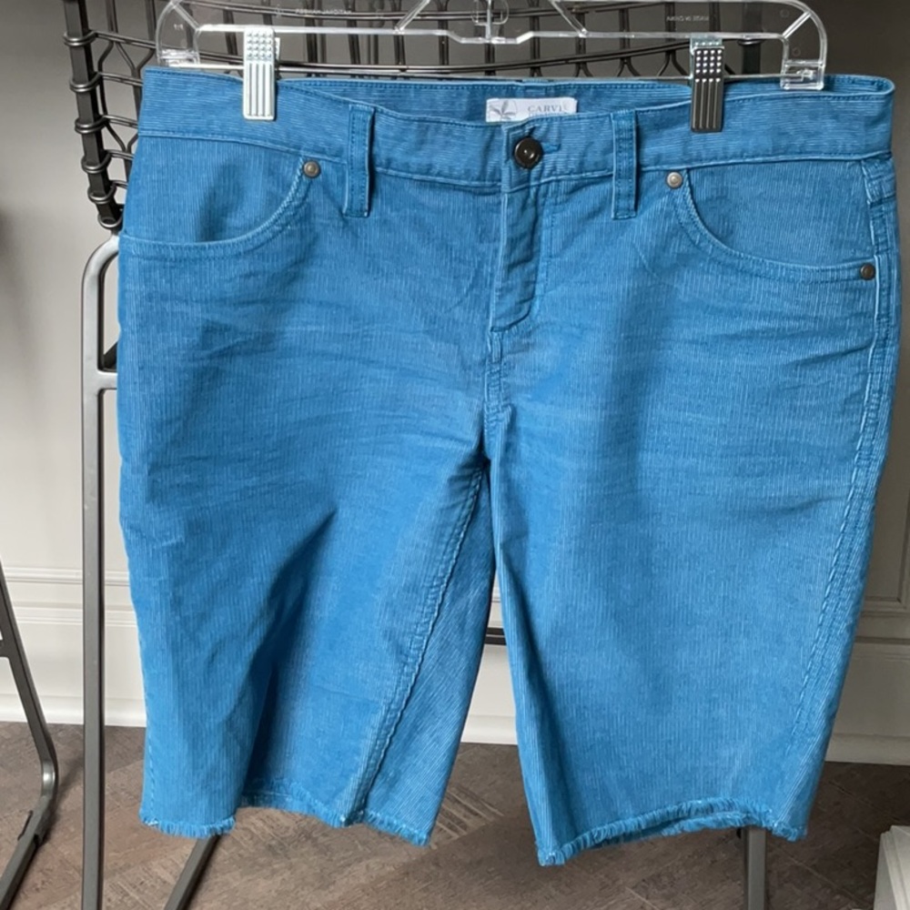 Carve Designs Oahu size 2, 10” inseam corduroy shorts